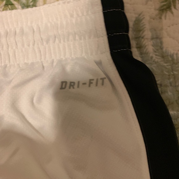 COPY - men’s nike athletic shorts - Picture 3 of 3